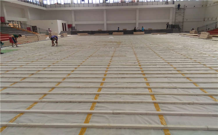 常見的風雨操場木地板價格