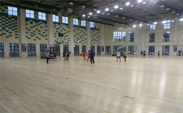 22厚籃球館木地板廠家哪家好？