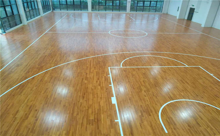 室內(nèi)風(fēng)雨操場(chǎng)實(shí)木運(yùn)動(dòng)地板施工技術(shù)