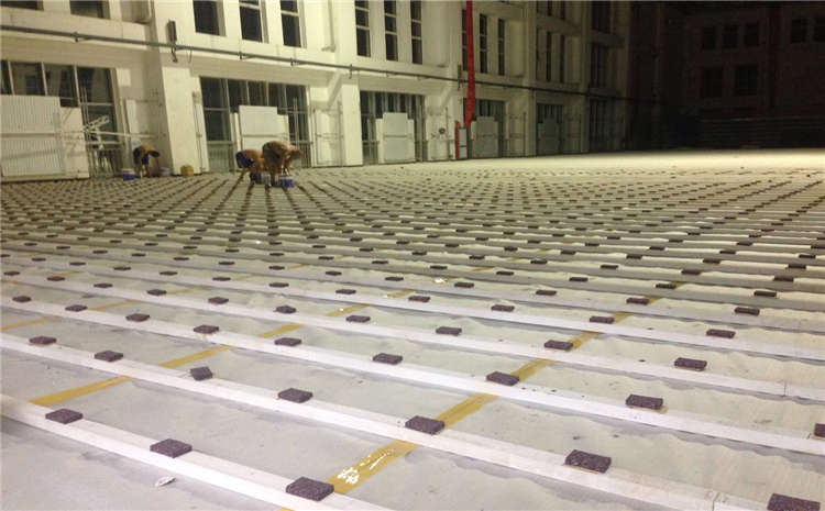 俄勒岡松羽毛球館木地板怎么翻新？