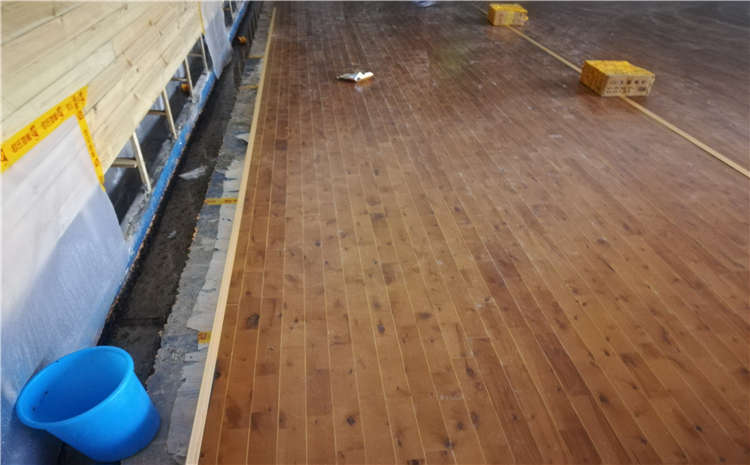 楓木木地板籃球場(chǎng)造價(jià)是的多少？