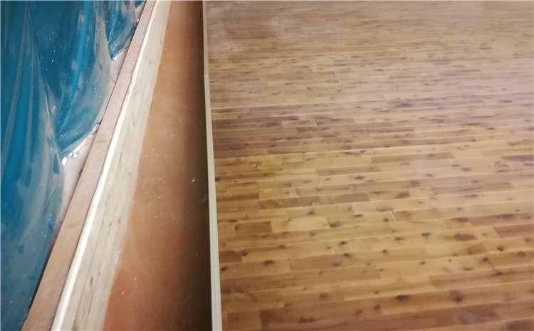 20厚風雨操場地板多少錢一平米？